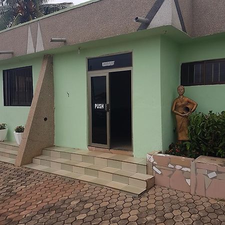 Ideas Hotel Sunyani エクステリア 写真